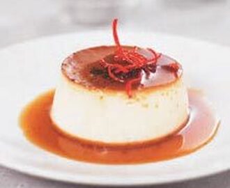 Crème caramel med grenadinsyltade apelsinskal