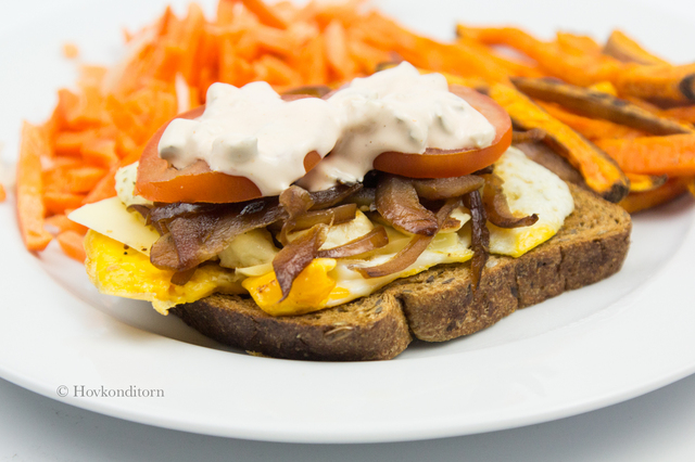 Burger with Caramelized Onions and yummy Hamburger Sauce