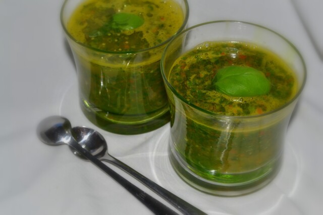 Grön het och nyttig soppa/drink (Mejerifri-detox)