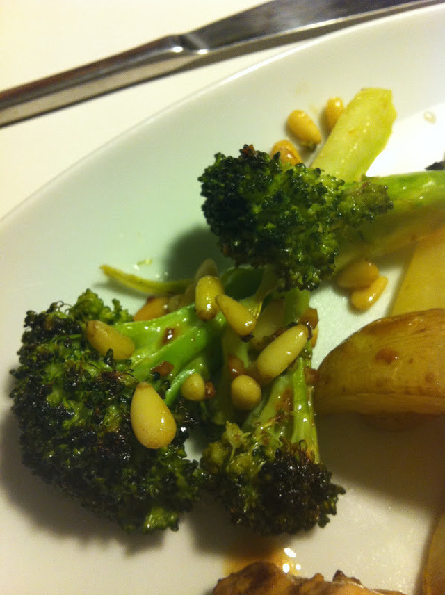 Broccoli med citron och pinjenötter