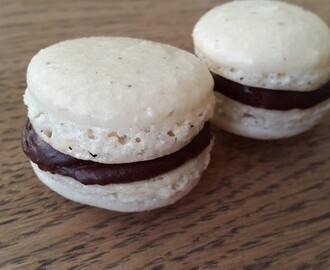 Macarons med chokladfyllning