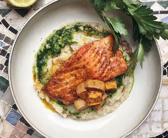 Ugnsbakad lax med blomkålspuré med porcini och persiljeolja