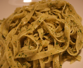 Tagliatelle med valnötspesto (från Tomas Tengbys Italienska kokbok)