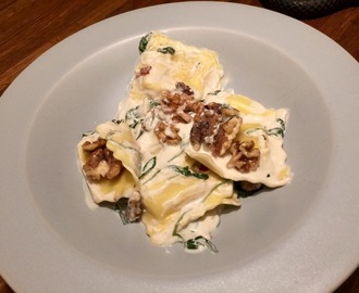 Pasta med Chevré, valnötter och salvia