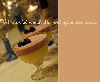 Vit chokladpannacotta med björnbärsmousse