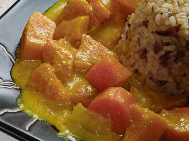 Smakrik, vegetarisk pumpa- och morotsgryta med egengjord curry