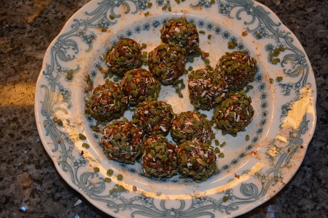 Nyttiga nötfria rawfoodbollar