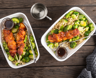 Nudelsallad med teriyaki & kycklingspett