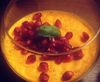 Saffranspannacotta LCHF med granatäpple