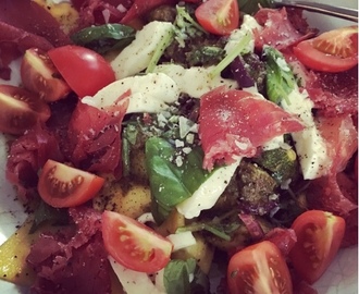 Svampfylld pasta med bresaola och mozzarella