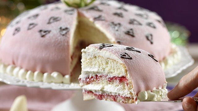 Ljuvlig prinsesstårta med rosa marsipan recept