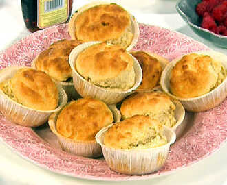 Dinkelscones med blåbärssmör