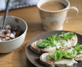 Grundrecept på bröd samt Rågbröd med lök och fänkål