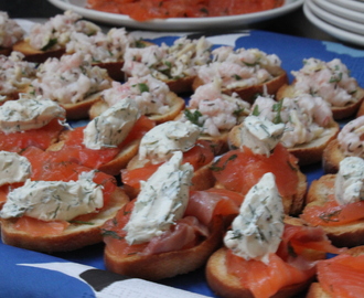 Två sorters crostini att börja middagen med