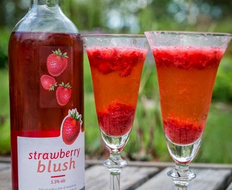 God somrig jordgubbsdrink - Strawberry Blushini