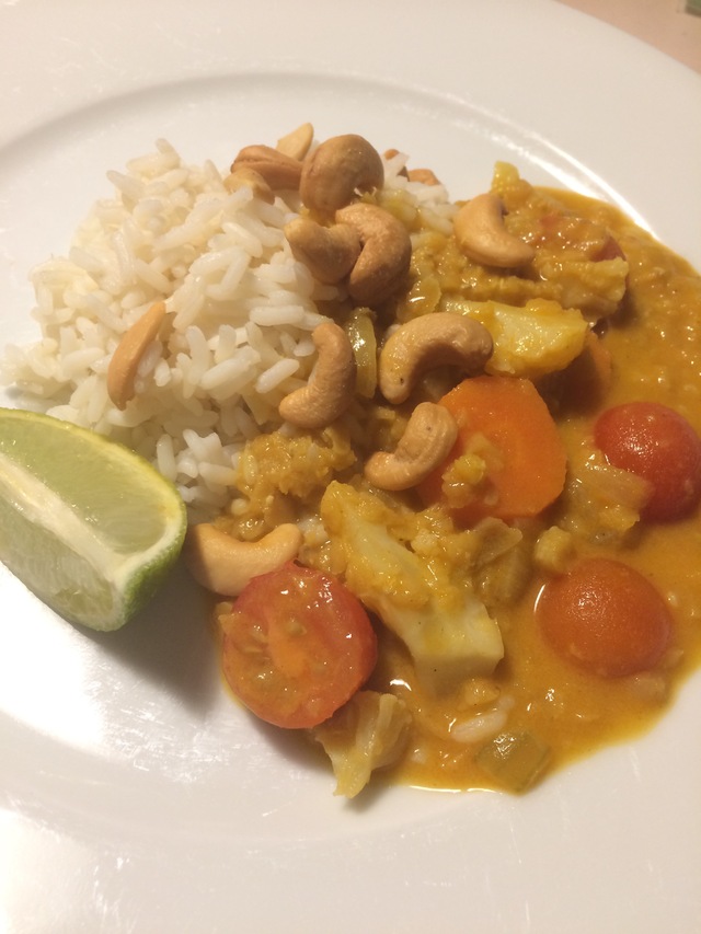 Linsgryta med curry och cashewnötter