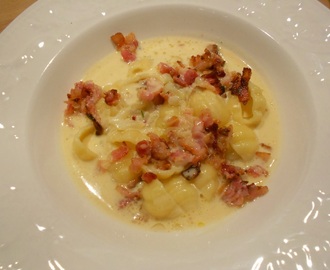 Ostsoppa med pasta & bacon