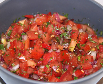 Enkel tomatsalsa