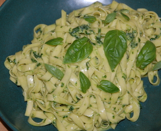 Fettuccine med citron och basilkasås