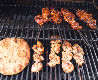 Grillad kycklinglårfilé och bakad färskpotatis med gräslökssmör