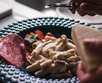 Enkel vardagsmat: Sedani pasta m. vitlök, parmesan & salami