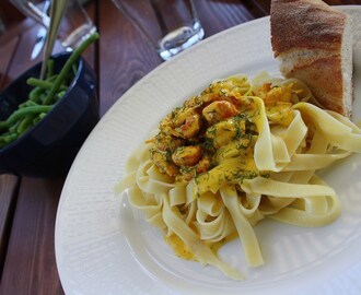 Pasta med saffranssås och kräftstjärtar