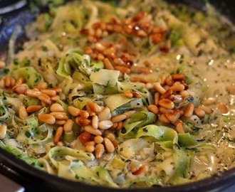 Tisdag: Godaste zucchinipastan