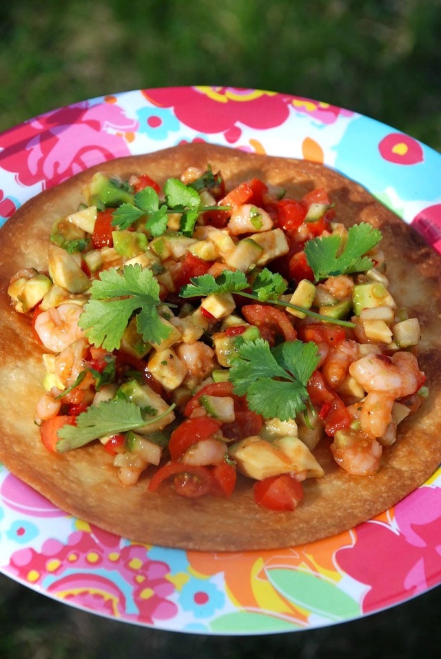 Tostada med räk- och avokadosalsa