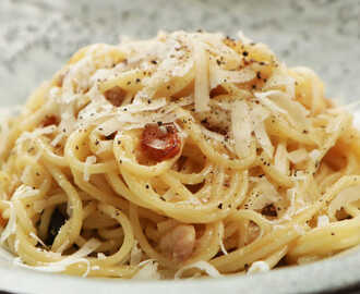 Spaghetti med salviakyckling och parmesan