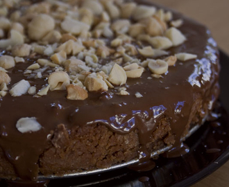 Kladdkaka med nougattäcke och hackade nötter