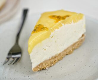 Krämig cheesecake med passionsfrukt och vit choklad