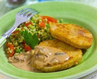 Selleribiff med champinjonsås och bulgur- och broccolisal-lad