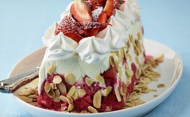 Glasstårta  med jordgubbar