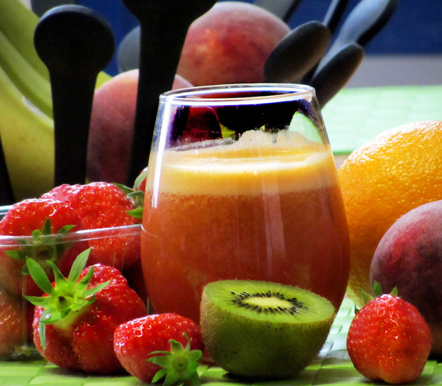 Gör din egen juice - Jordgubbar, apelsin, kiwi, nektarin