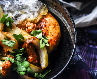 Kycklingtagine med saffran och glasnudlar