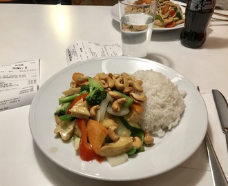 Wokade grönsaker med tofu och ris