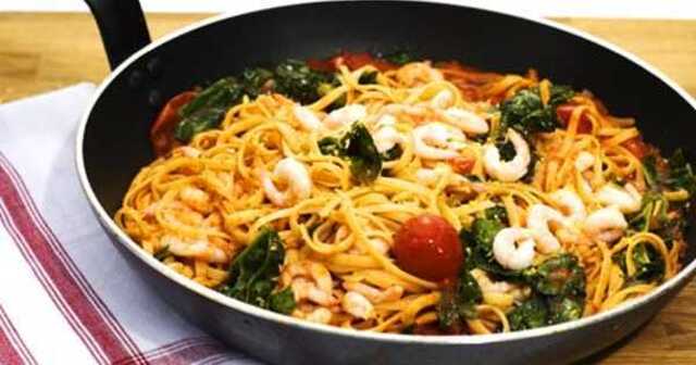Spaghetti med räkor, vitlök och tomat | Recept från Köket.se
