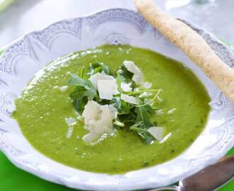 Grön ärtsoppa med ruccola och parmesan