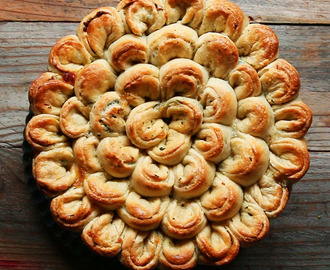 Chicken And Spinach Pull-Apart Bread