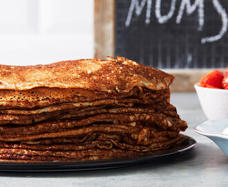 Bananpannkakor med smetana och cashewnötter