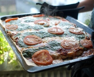 Enkel pizza med spenat och mozzarella