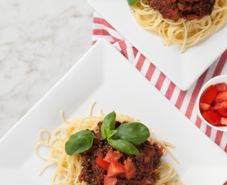 Vegansk köttfärssås med belugalinser och spaghetti