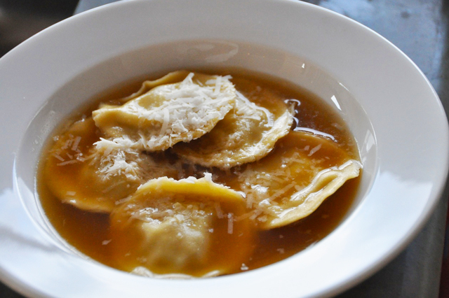 Buljongkokt ravioli