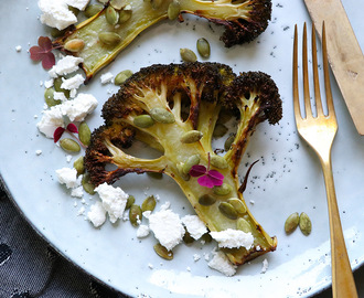 Ugnsstekt broccoli med getost och pumpakärnor