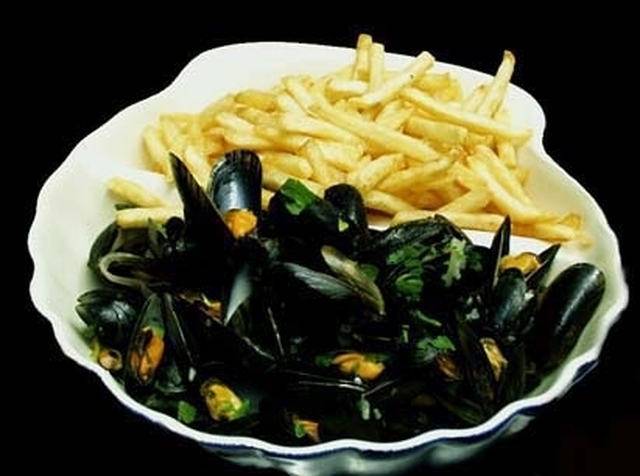 Moules Marinières aux Frites