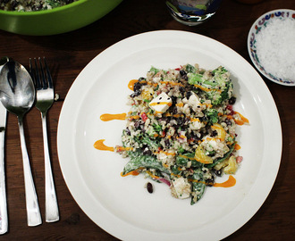 månadens gröna november: krämig broccolisallad med granatäpple, feta och avokado.