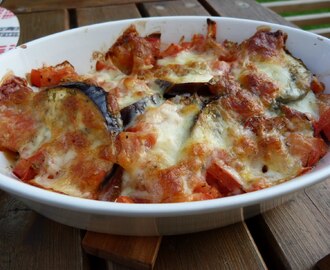 Ugnsbakad aubergine med tomat och mozzarella