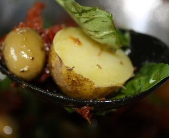 Greklan o Italien möts i en potatissallad