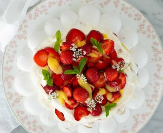 Strawberry Mojito Pavlova