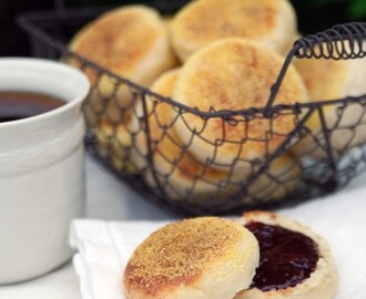 English muffins med jordgubbs- och chokladmarmelad